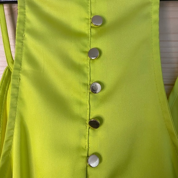 Vibrant JENNIFER LOPEZ XS Pop of Lime Green Color Flowy Effortless Glam Top - Picture 3 of 5